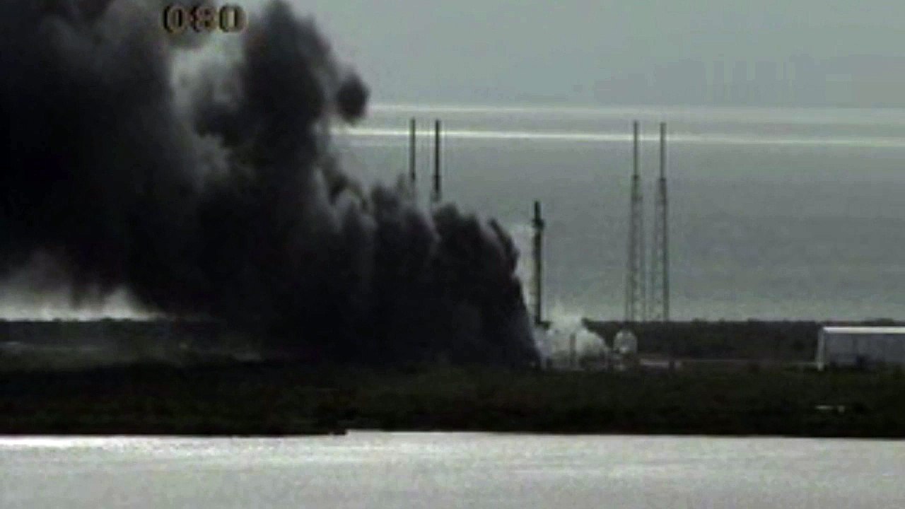 EN DIRECT - Explosion à Cap Canaveral sur le pas de tir de la fusée Space X