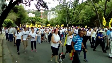 Download Video: Manifestantes marchan desde Caurimare hasta la Av. Río de Janeiro