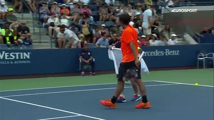 Nouvelle frasque de Benoit Paire qui arrache son t-shirt en plein match