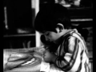 Uzaktan seviyorum seni.