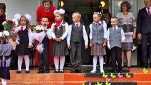 Барабинск. Школа №3. 1 сентября. Выступление первоклассников