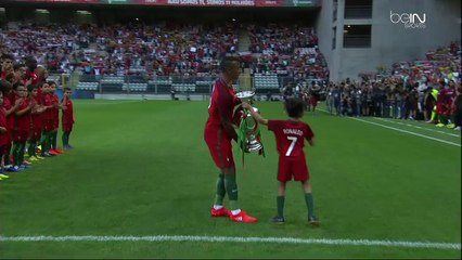Nani présente la Coupe d'Europe au public portugais