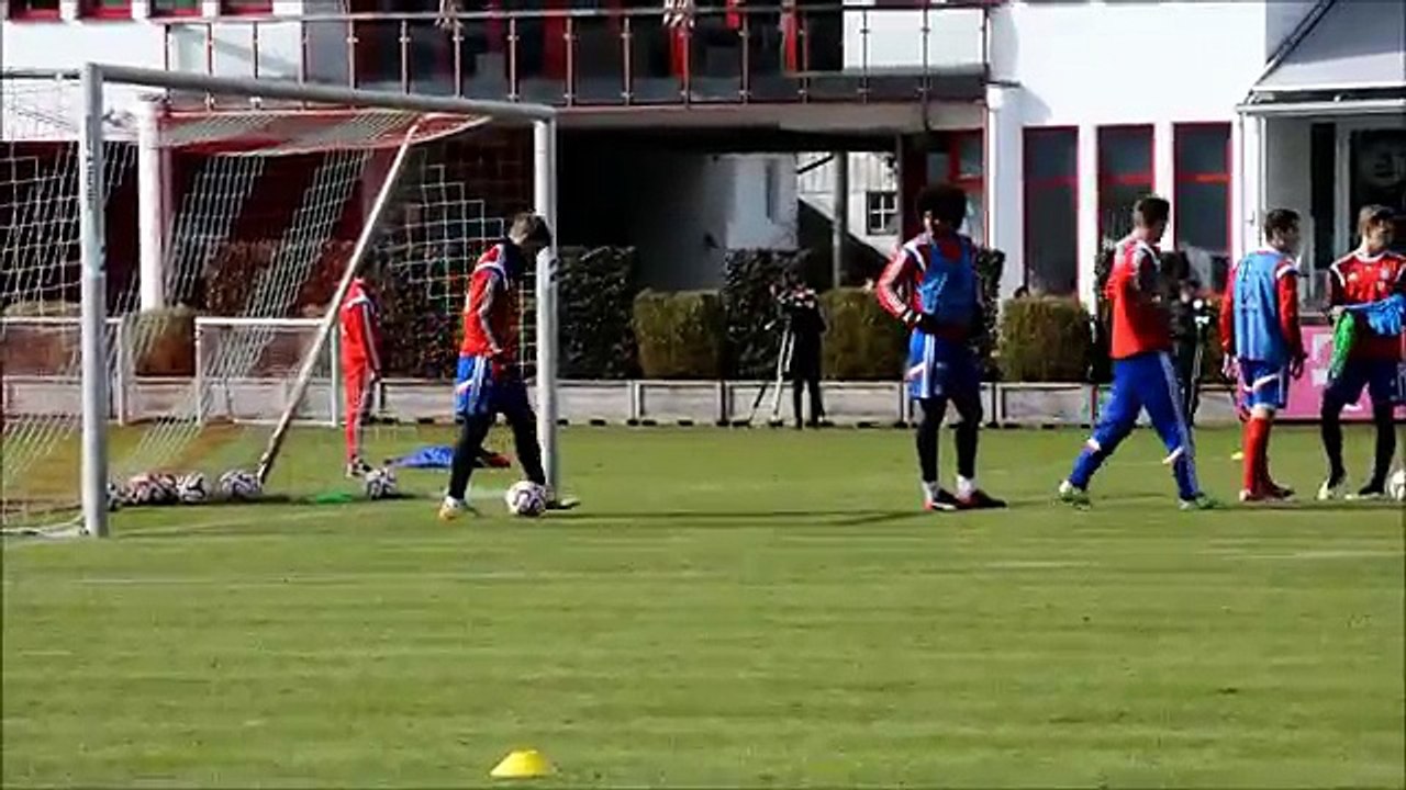 BASTIAN SCHWEINSTEIGER PERFORMING BACK-HEEL TRICK