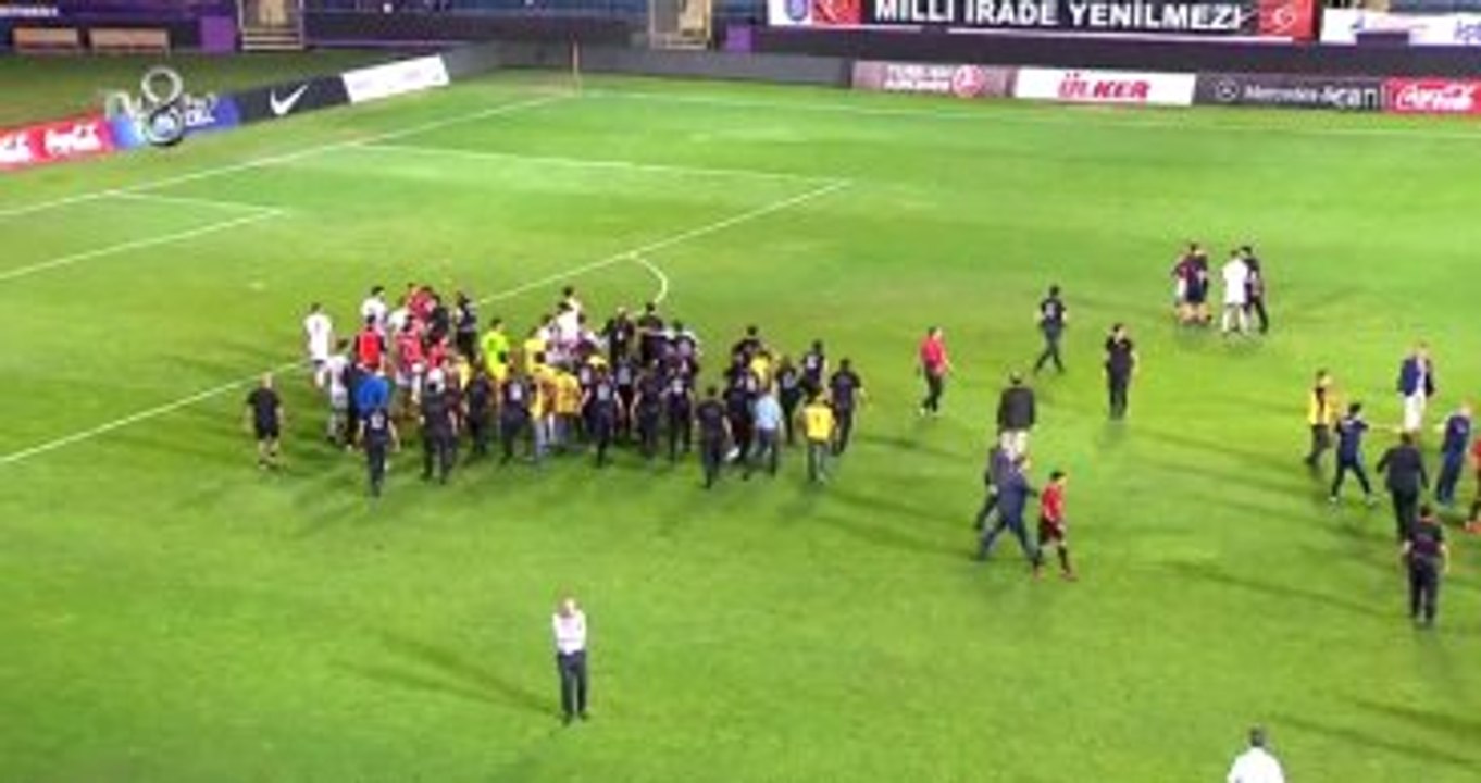 Türkiye U21 Takımı ile Kıbrıs Rum Kesimi U21 Takımı Birbirine Girdi