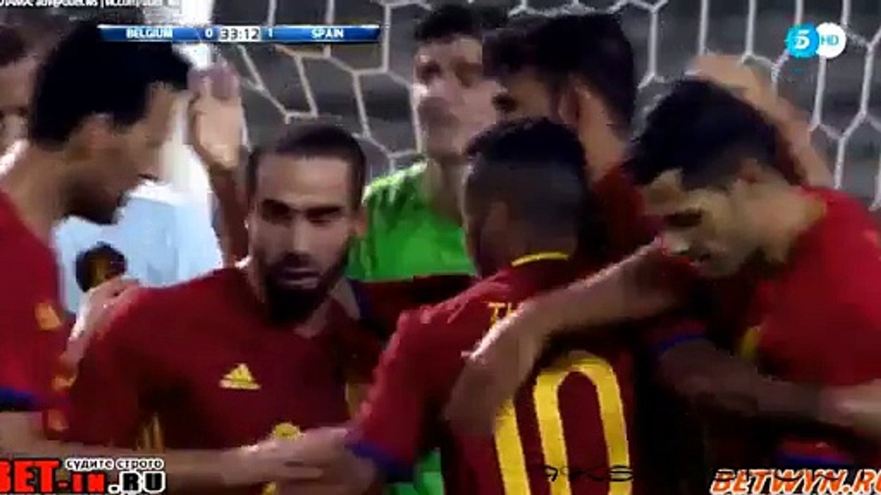 Gerard Pique heads wide - Belgium vs Spain - Friendly Match - 01.09.2016