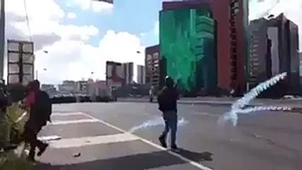 GNB y PNB reprimieron a manifestantes en la Autopista Francisco Fajardo