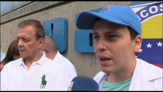 Opositores se concentran en Toma de Caracas para pedir revocatorio