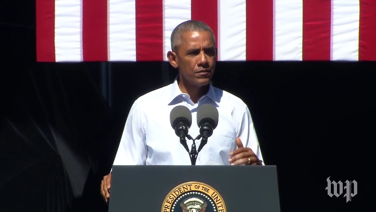 Obama shuts down heckler