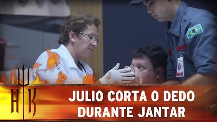 Julio corta o dedo durante jantar