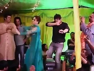 Télécharger la video: Shaan And Nargis Dancing In Private Party - Video Dailymotion