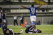 Botafogo erra muito, é goleado pelo Cruzeiro e se complica na Copa do Brasil