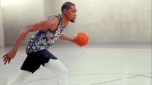 Kevin Durant shows his amazing ballhandling skills