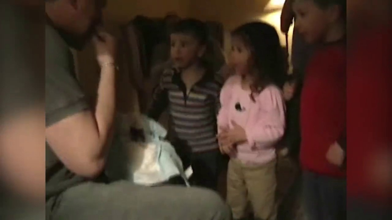 Ce Papa Va Manger Le Caca De Son Bebe Devant Ses Enfants Ahaha La Blague Video Dailymotion