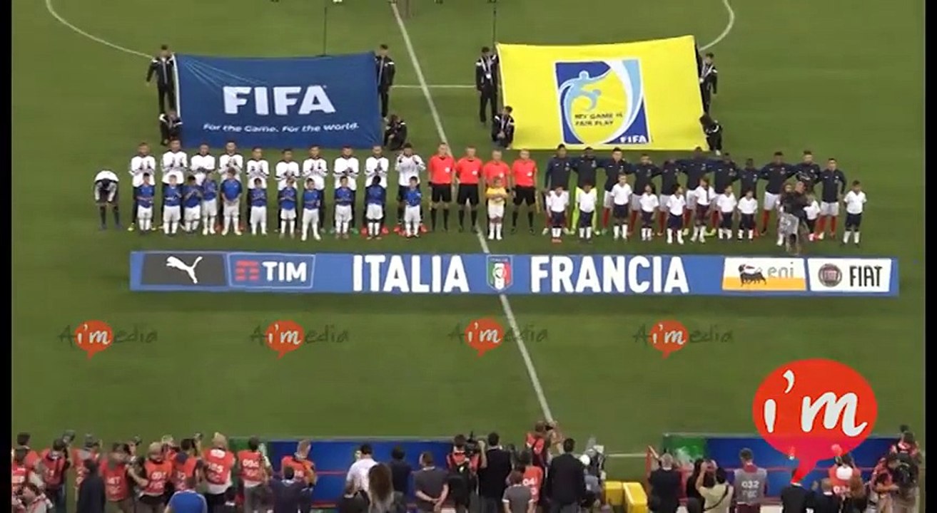 Italie - France : Buffon applaudit la Marseillaise pour faire taire les sifflets