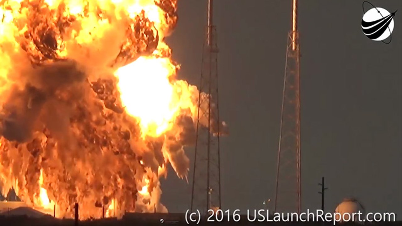 Une fusée Falcon 9 explose