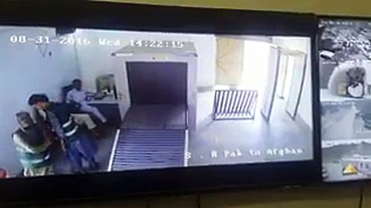 Pathan Entered in Scanner on Pak Afghan Border, Video Goes Viral on Social Media