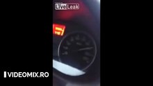 Acest șofer de la volanul loganului a luat mâinile de pe volan la 170kmh. Urmează imagini șocante!