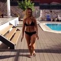 Hülya Avşar'ın bikinili dansı olay oldu !!!