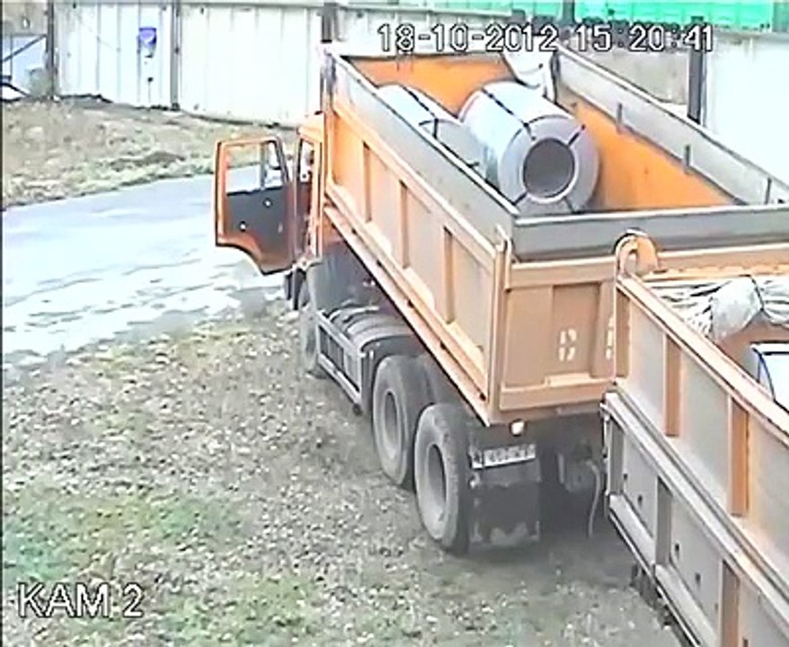 snellossen van de lading uit de bakwagen