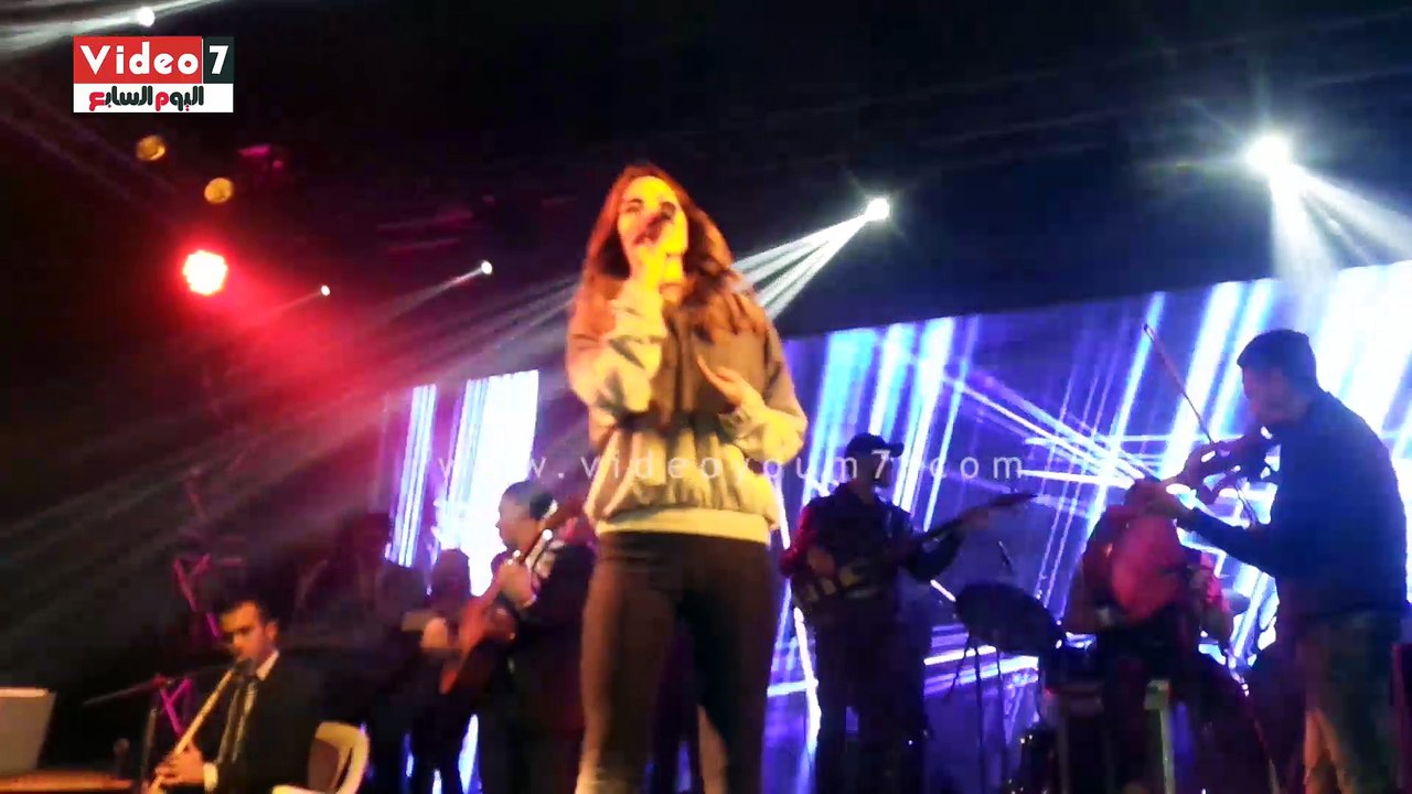 كارمن سليمان تغنى "اما براوة" لايف