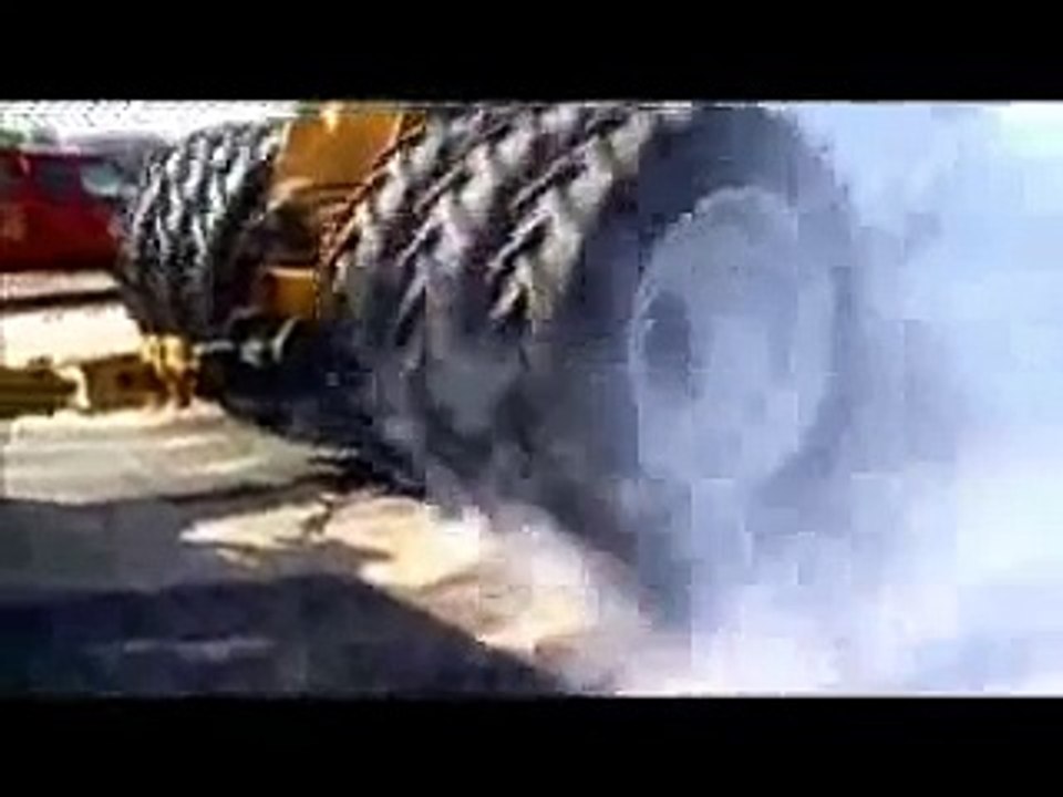 Burnout donut draaien met een Challenger MT900