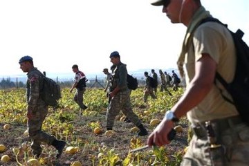 Darbeci Askerler Malzemelerini Tarlada Bırakıp Kaçmış