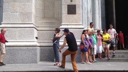 Il détruit des perches à selfie