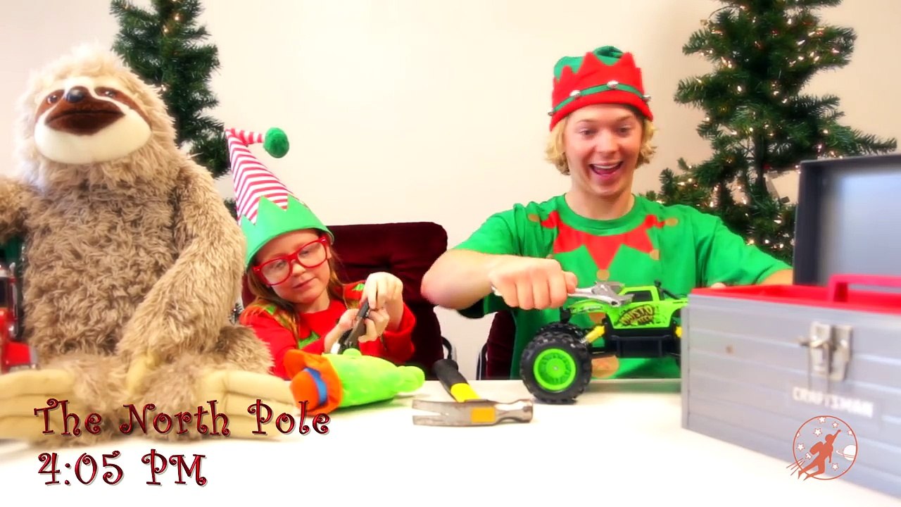 Little Super heroes 6 - Christmas Surprise With Spiderman, Captain America, Supergirl and Santa’s Elf