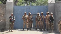 Talibanes responden a triunfalismo de Gobierno paquistaní con dos atentados