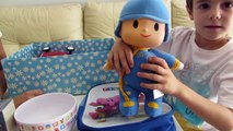 Caja sorpresa juguetes de Pocoyo, peluche, coche, mochila y figuras de baño