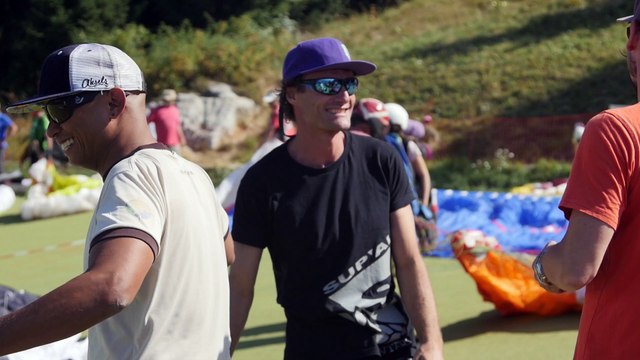 Adrénaline - tous sports : Les premières images des seconds championnats du monde de parapente acrobatique