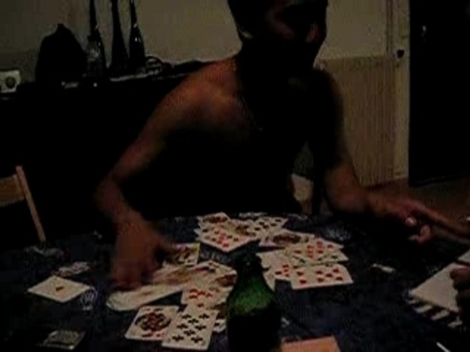 Popol au coiffeur pendant que lolo joue aux cartes