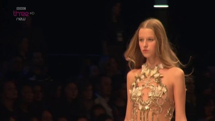 BBC Экстремальная Россия 3. Фабрика малолетних моделей  / Reggie Yates' Extreme Russia / 2015 / Rus.Sub