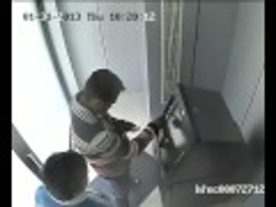 ATM Card Chor in Pandav Nagar, New Delhi.
