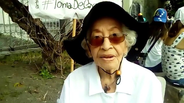 Abuela de 99 años asistió a la Toma de Caracas para exigir el revocatorio