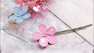 How to decorate hair barrettes with wire flowers