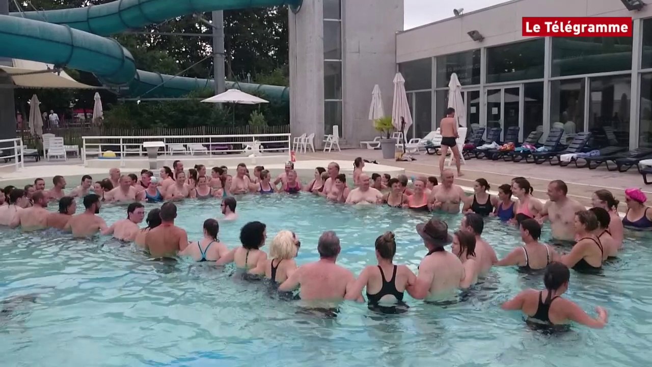 Carhaix.  200 danseurs à l'aqua-gavotte