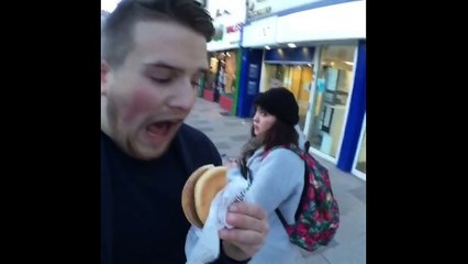 Ben Phillips |  Scream before you chew - PRANK