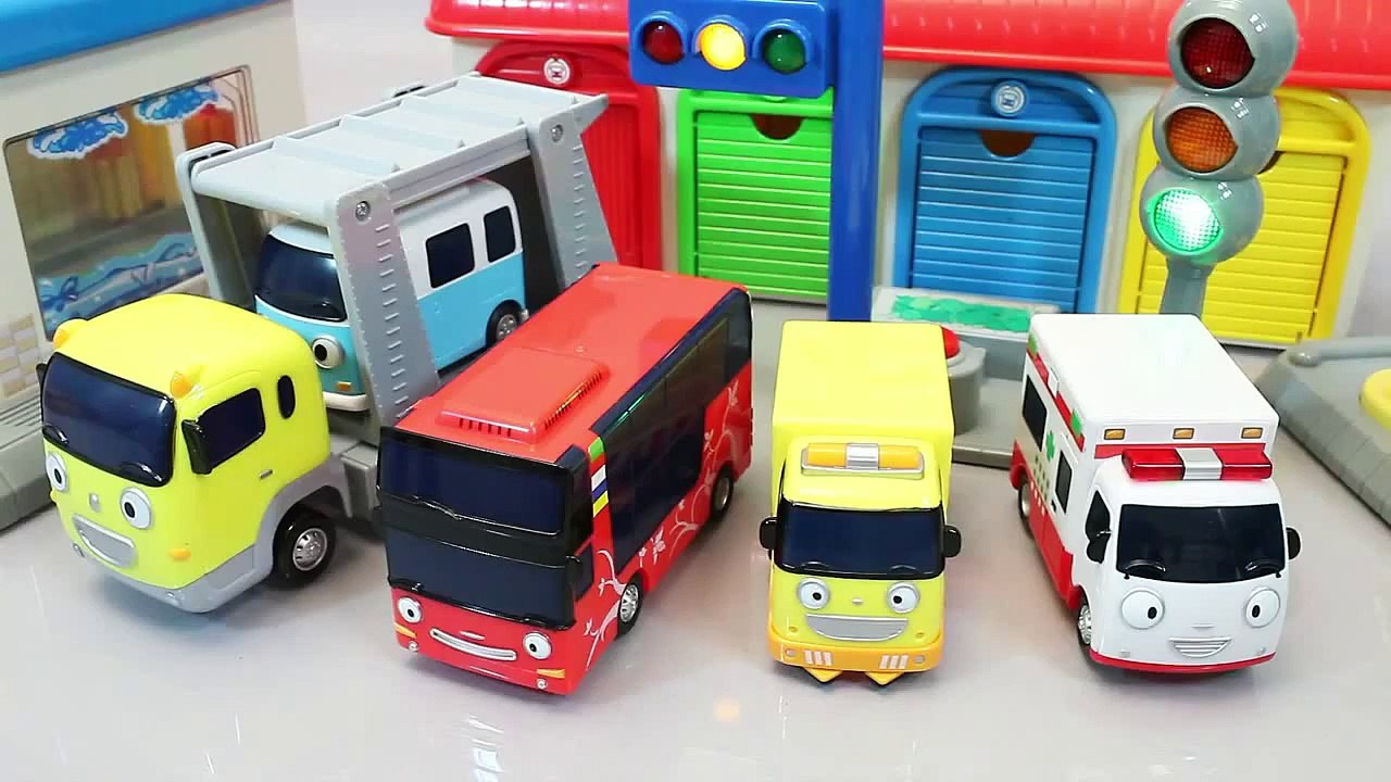 Cars en Español “Robocar Poli Tayo The Little Bus” • Cars Juguetes para Niños