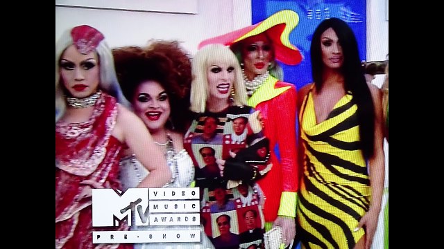 MTV VIDEO MUSIC AWARDS 2016 (VMA) ILLUMINATI EXPOSED!