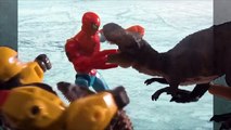 Juguetes Hombre Araña en español , Dibujos Animados Para Niños Spiderman Transformers vs dinosaurio