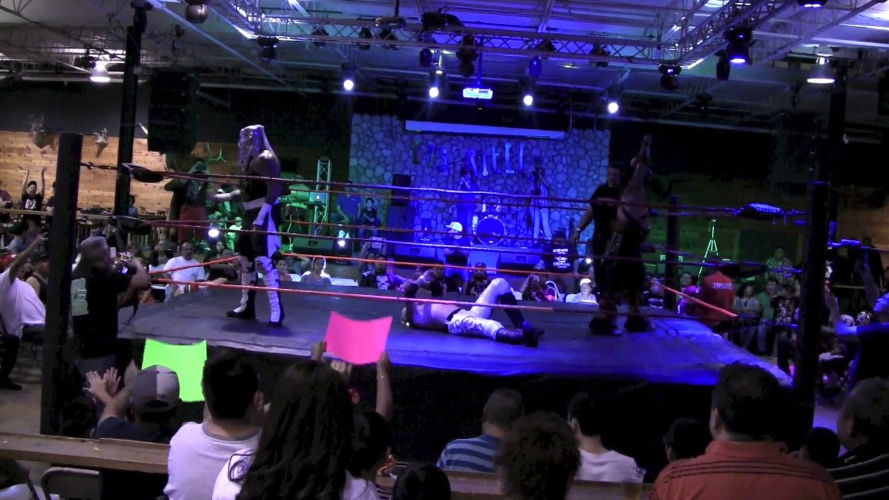 Pentagon Jr and Black Taurus vs El Trueno and Fenix 2016