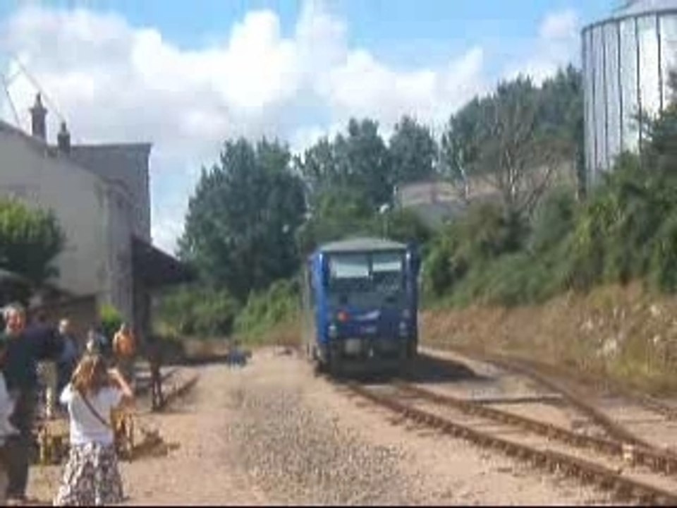 Arrivée d'un X74500 en gare de Lucay-le-Mâle