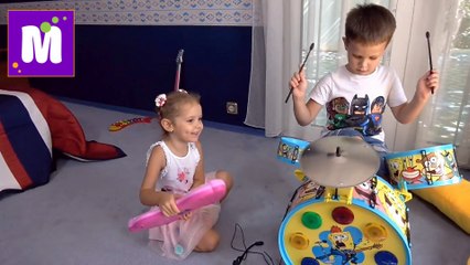 Барабанная установка Спанч Боб Мечта Макса устраиваем Рок Концерт с гитарой Катя играет на барабанах