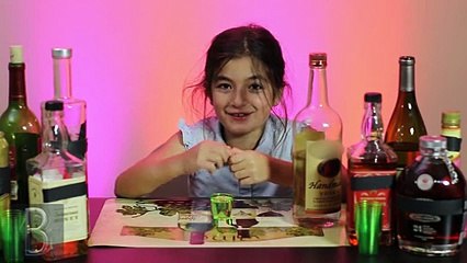 Des enfants essayent l'alcool