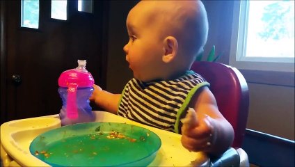 Le rire diabolique de cette petite est effrayant !