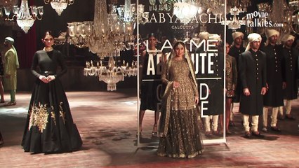 Pregnant #KareenaKapoor Walks With Full Baby Bump At Lakme Fashion Week 2016- #trendviralvideos
