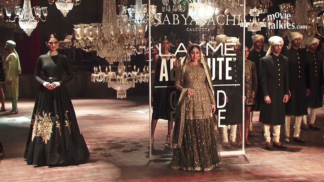 Pregnant #KareenaKapoor Walks With Full Baby Bump At Lakme Fashion Week 2016- #trendviralvideos
