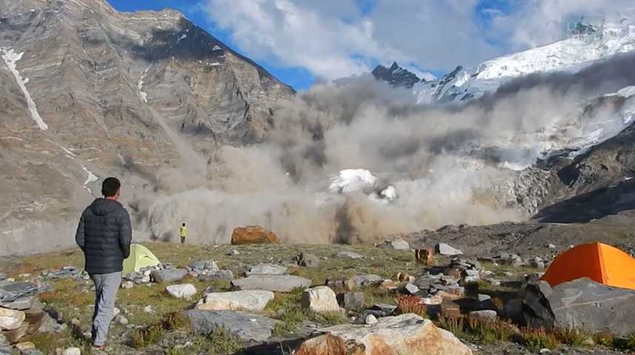 Une énorme avalanche en Inde