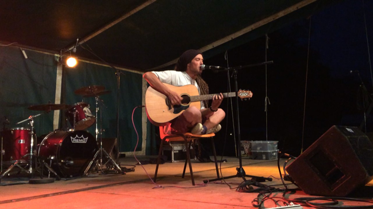 Festival Punk's shadow